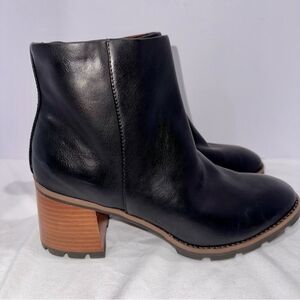 NWOT Korks Black Leather Ankle Booties